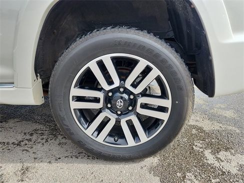 Used 2015 Toyota 4Runner Limited image 31