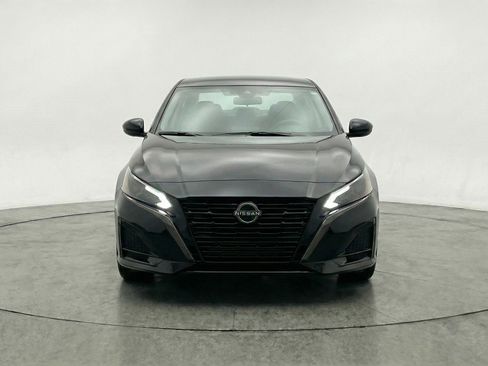 Used 2025 Nissan Altima 2.5 SV image 2