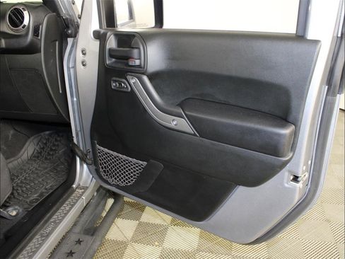 Used 2018 Jeep Wrangler Unlimited Sport S image 29