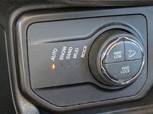 Used 2019 Jeep Renegade Trailhawk w/ LED Lighting Group AWD/4WD image 14
