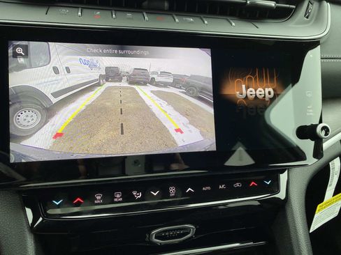 New 2026 Jeep Grand Cherokee Altitude image 13