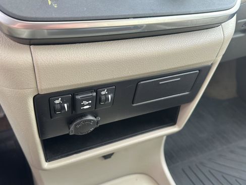 Used 2018 Toyota Sienna XLE image 32