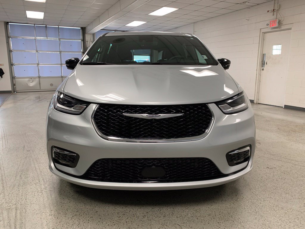Used 2026 Chrysler Pacifica Select FWD image 2