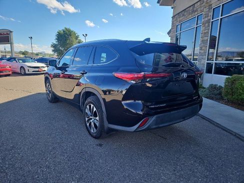 Used 2021 Toyota Highlander XLE image 3