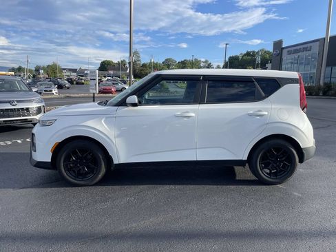 Used 2022 Kia Soul LX FWD image 3