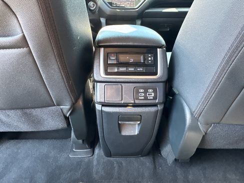 Used 2023 Subaru Ascent Onyx Edition image 8