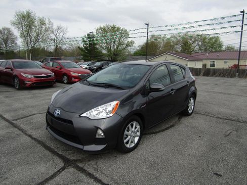 Used 2013 Toyota Prius C Three FWD image 3