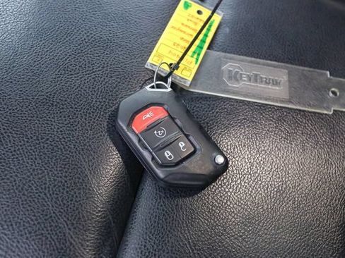 Used 2023 Jeep Wrangler Unlimited Sahara w/ Cold Weather Group AWD/4WD image 40