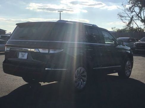 Used 2024 Lincoln Navigator Reserve image 5