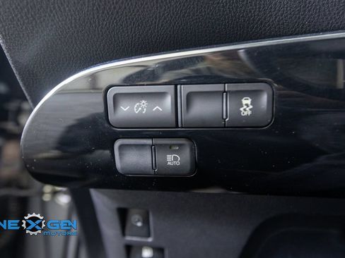 Used 2017 Toyota Prius Prime Premium w/ Carpet Mat Package FWD image 13