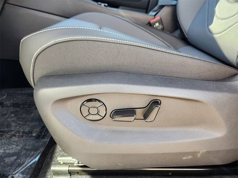 New 2026 Volkswagen Tiguan SE image 14