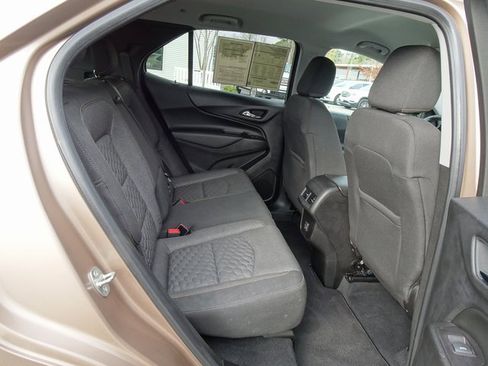 Used 2019 Chevrolet Equinox LT w/ Driver Convenience Package image 18