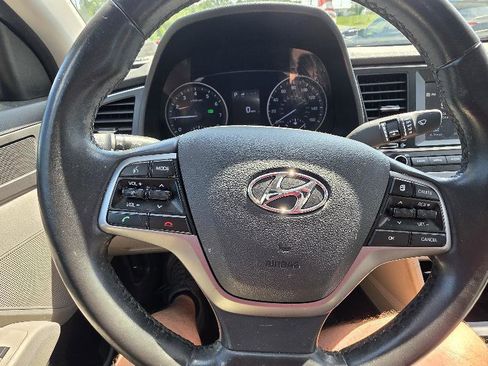 Used 2018 Hyundai Elantra Value Edition FWD image 11