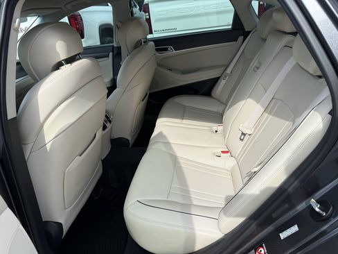 Used 2017 Genesis G80 5.0 Ultimate RWD image 13