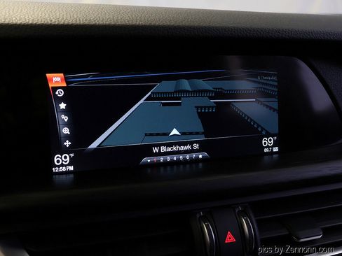 Used 2018 Alfa Romeo Stelvio AWD image 19