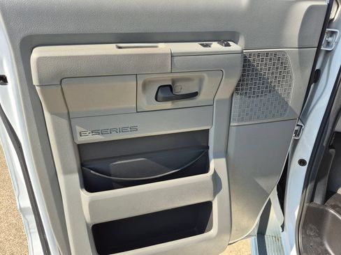 Used 2009 Ford E-350 and Econoline 350 XL RWD image 15