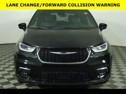 New 2026 Chrysler Pacifica Select AWD/4WD image 9