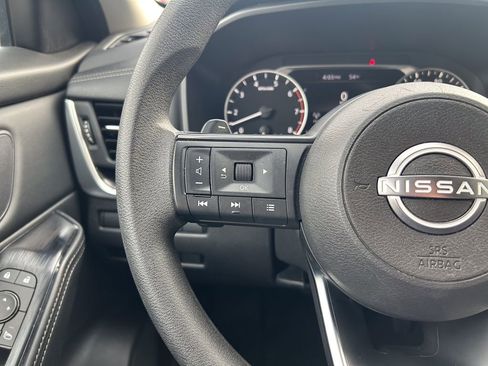 Used 2024 Nissan Rogue SV image 28