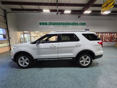 Used 2016 Ford Explorer XLT image 11