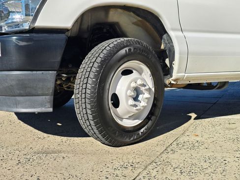 Used 2024 Ford E-350 and Econoline 350 Super Duty w/ Power Windows & Locks Group image 10