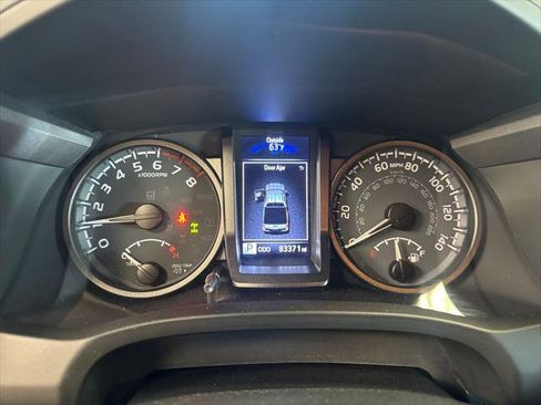 Certified 2022 Toyota Tacoma TRD Off-Road AWD/4WD image 20