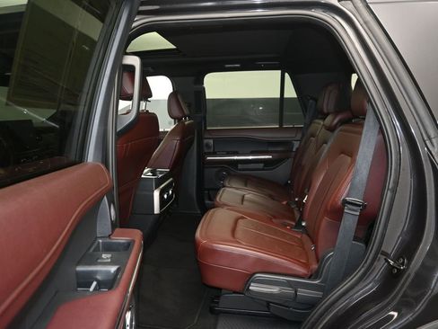 Used 2024 Ford Expedition Limited RWD image 15