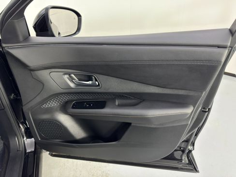 Used 2023 Nissan Ariya FWD image 38