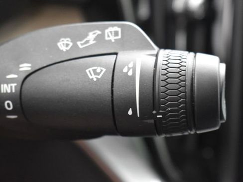 Used 2025 Volvo XC90 B5 Plus w/ Protection Package Premier image 27