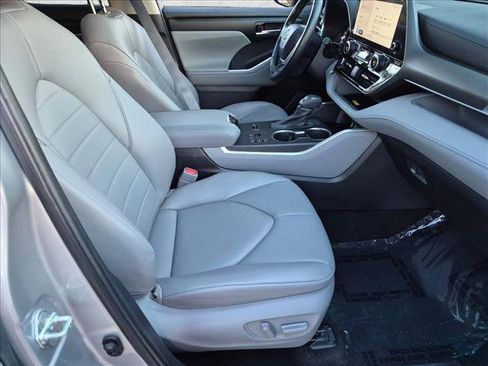 Used 2023 Toyota Highlander XLE FWD image 20