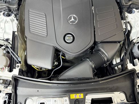 Used 2025 Mercedes-Benz C 300 4MATIC Sedan image 29