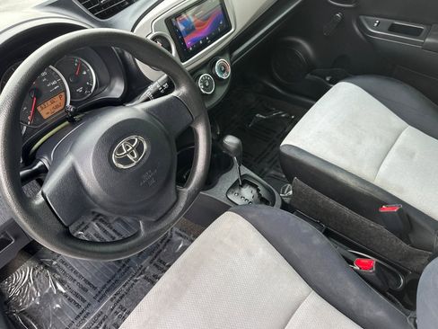 Used 2012 Toyota Yaris L image 12