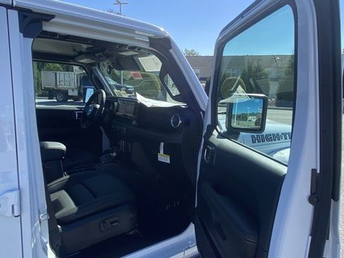 New 2025 Jeep Gladiator Sport image 28