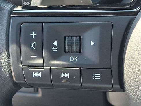 Used 2021 Nissan Rogue SV AWD/4WD image 21