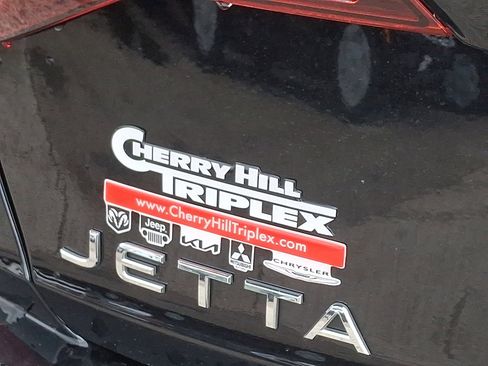 Used 2024 Volkswagen Jetta SE image 17