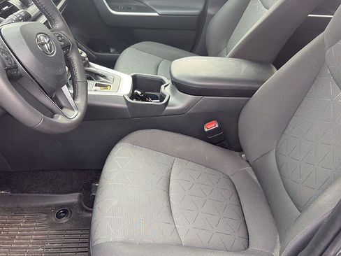 Used 2024 Toyota RAV4 XLE w/ Convenience Package AWD/4WD image 18