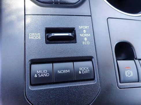 Certified 2023 Toyota Highlander XLE image 30