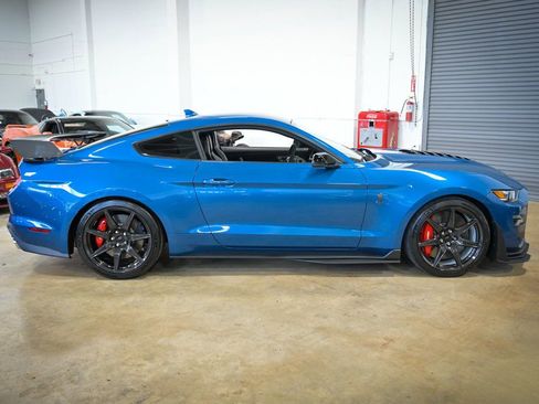 Used 2020 Ford Mustang Shelby GT500 w/ Carbon Fibre Track Pack RWD image 18