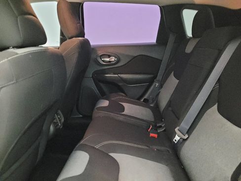 Used 2016 Jeep Cherokee Sport FWD image 18