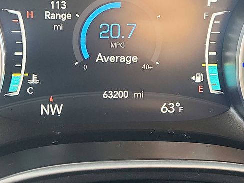 Used 2023 Chrysler Pacifica Touring-L FWD image 19