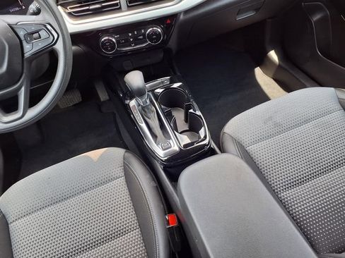 Used 2025 Chevrolet Trax LT FWD image 9