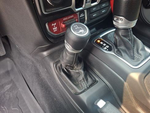 Used 2024 Jeep Wrangler Unlimited Sport AWD/4WD image 15