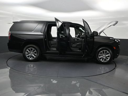 Used 2024 Chevrolet Suburban RST w/ Luxury Package RWD image 34