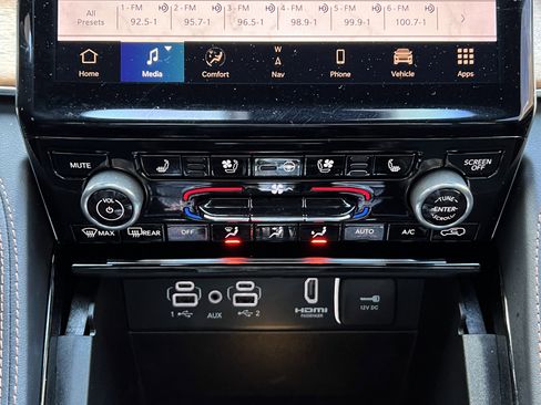 Used 2023 Jeep Grand Cherokee L Summit image 34