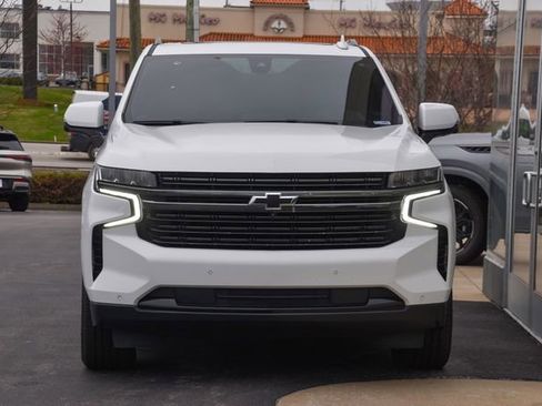 Used 2022 Chevrolet Suburban RST w/ Sport Performance Package image 11