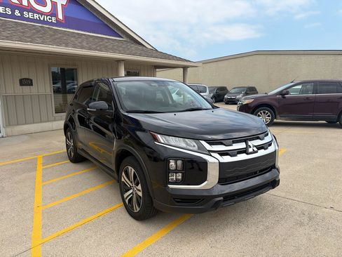 Used 2024 Mitsubishi Outlander Sport SE AWD/4WD image 3