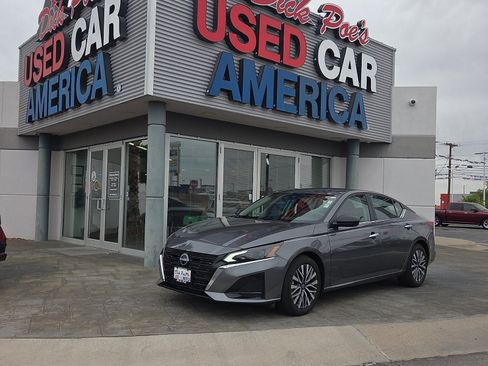 Used 2025 Nissan Altima 2.5 SV FWD image 1
