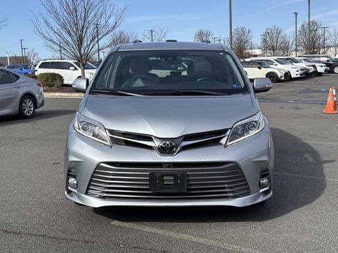 Used 2020 Toyota Sienna Limited Premium image 6