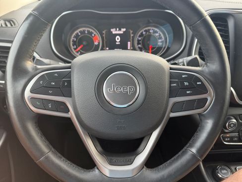 Used 2019 Jeep Cherokee Latitude Plus w/ Cold Weather Group AWD/4WD image 13