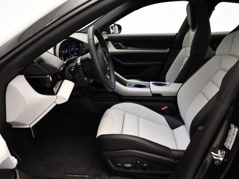 Used 2025 Porsche Taycan image 38