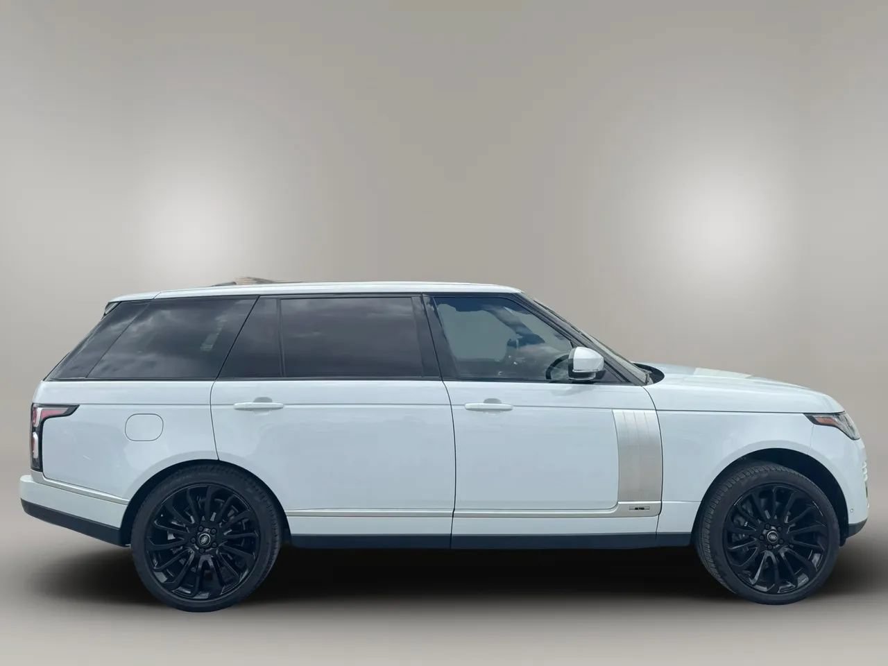 Used 2019 Land Rover Range Rover Long Wheelbase Supercharged AWD/4WD image 4